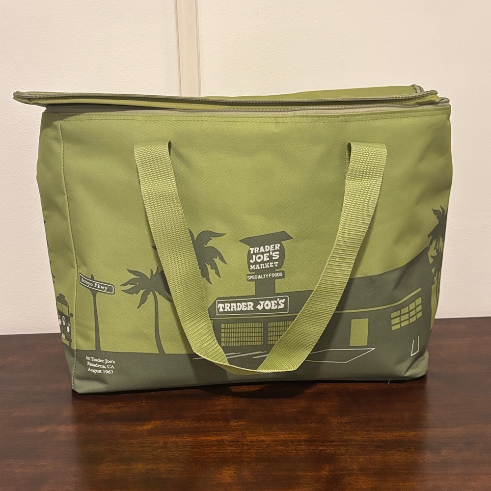 🆕 NWT Trader Joe’s Insulated Travel Tote, Green, Approximately 18 x 7 x 13